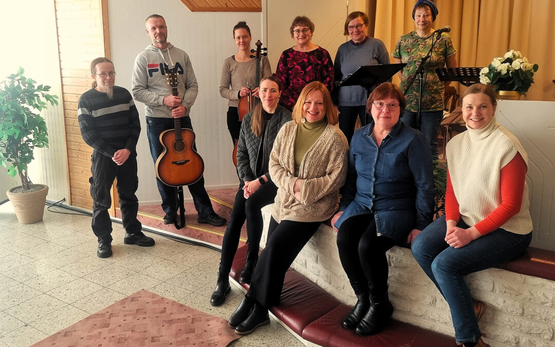 Elämästäsi kiittäen  – surun varjosta valoon musiikin avulla