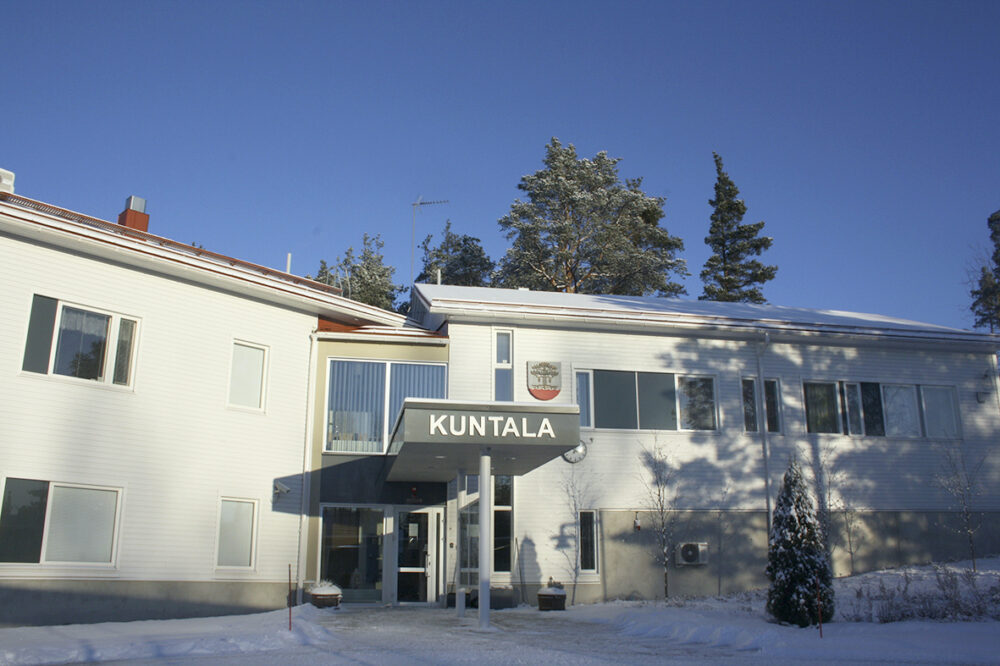 Säästöjä etsitään johtamisjärjestelyillä