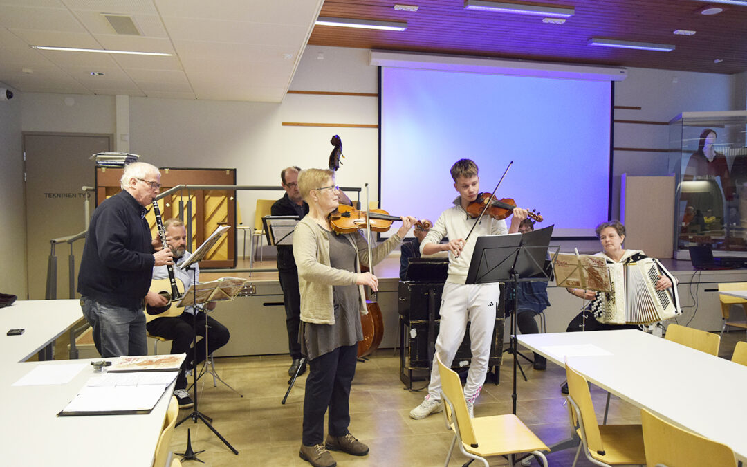 Korpilahden Pelimannit syntyi kansanmusiikin nosteessa