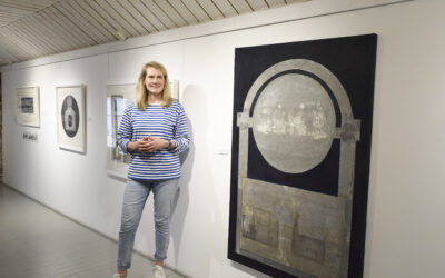 Höyry-gallerian heinäkuussa taidegraafikko Anne Mäkelän teoksia