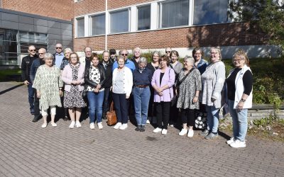 60 vuoden takaa riitti muistoja – petäjävetiset ekaluokkalaiset vuodelta 1965 tapasivat