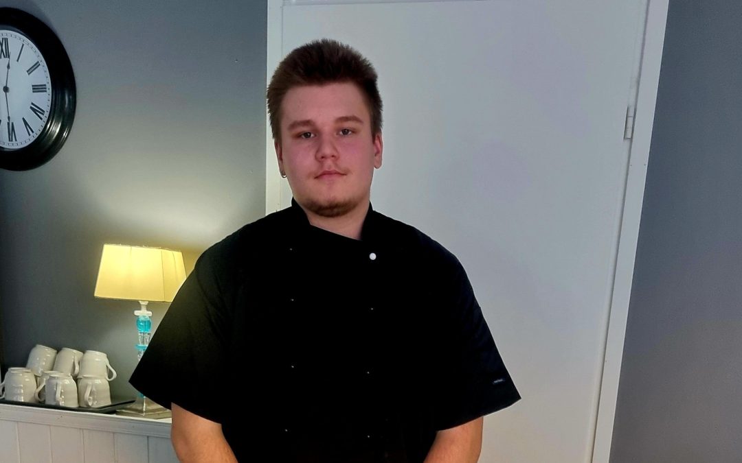 Miikka Virtanen kokkaa Euroopassa ja ulkomailla Uuraisilla – M&M Catering vastaa juhlaherkkujen kysyntään