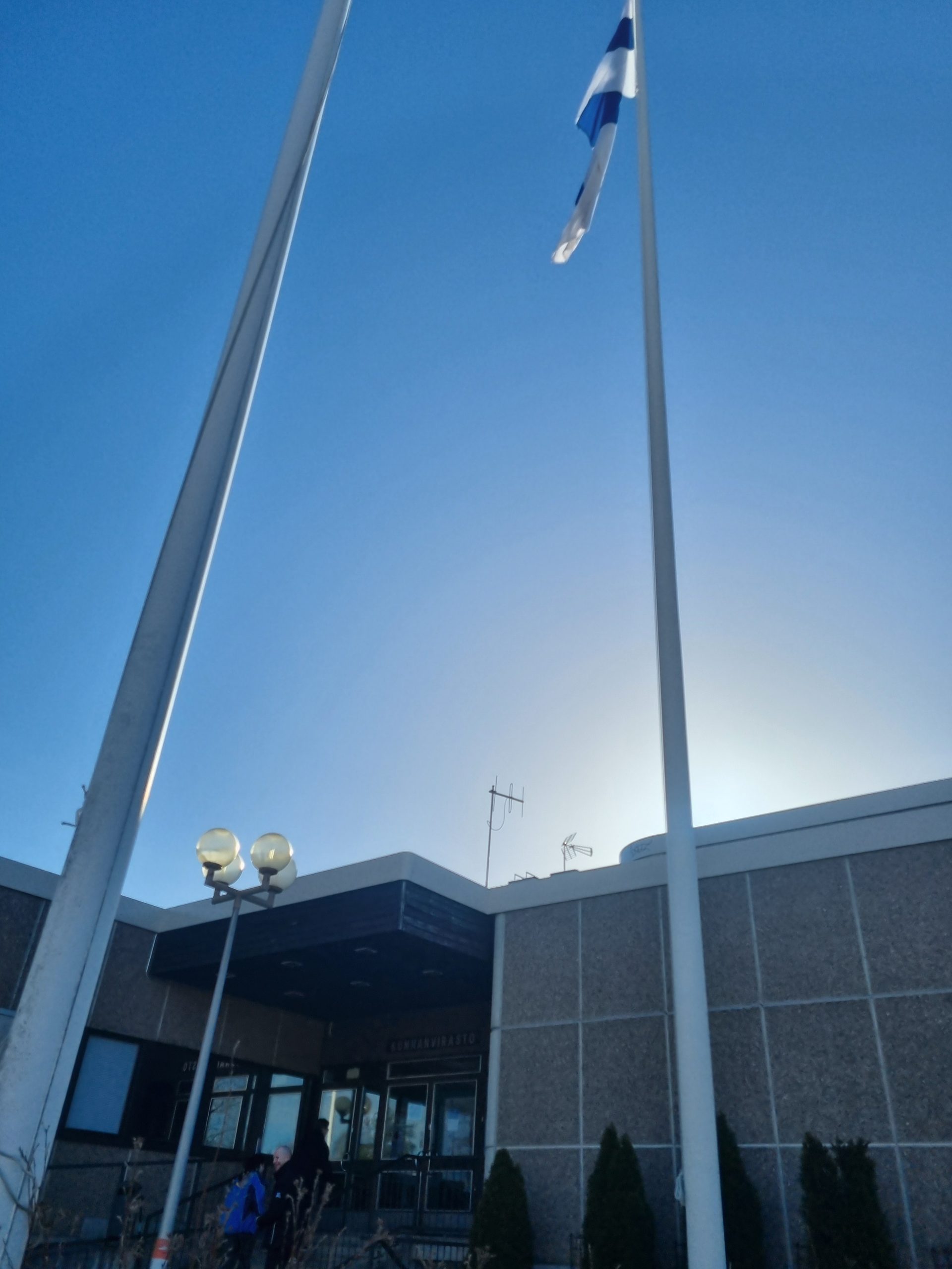 Uuraisten kunnanvirasto lippu