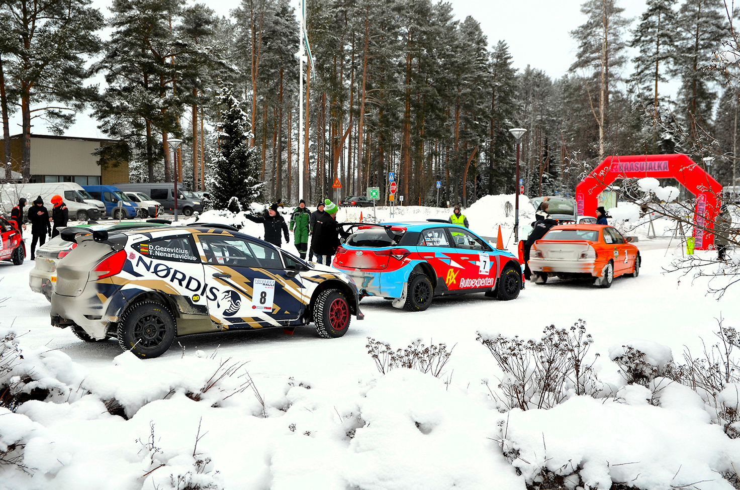 Toivakka Ralli Toivakka-talon piha DSC_0475