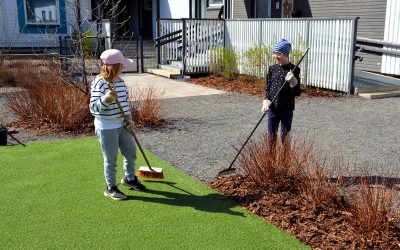 Kankaisten kyläkoululla oppitunti löytyi pihamaalta