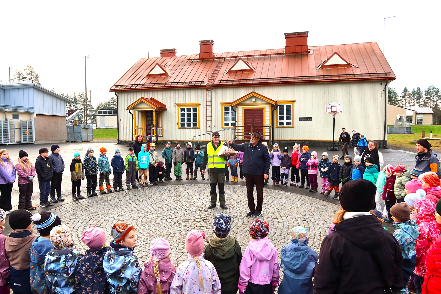 Punainen Sulka 2