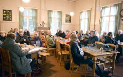 Petäjäveden Metsäkulmalla muisteltiin merkkihenkilöitä