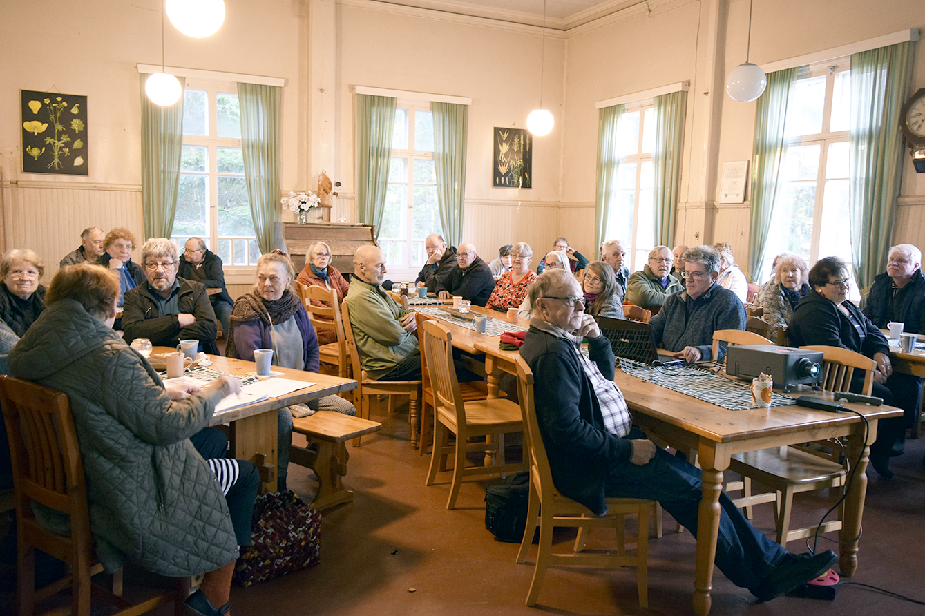 tarinailta metsäkulmalla